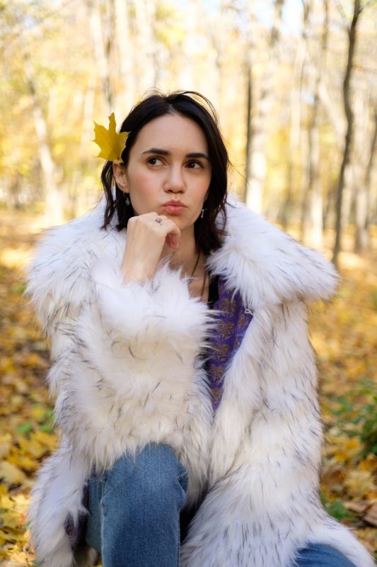 classy winter outfits woman in fur coat