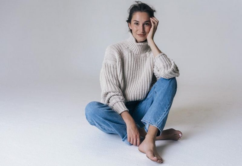 woman wearing sweater and jeans