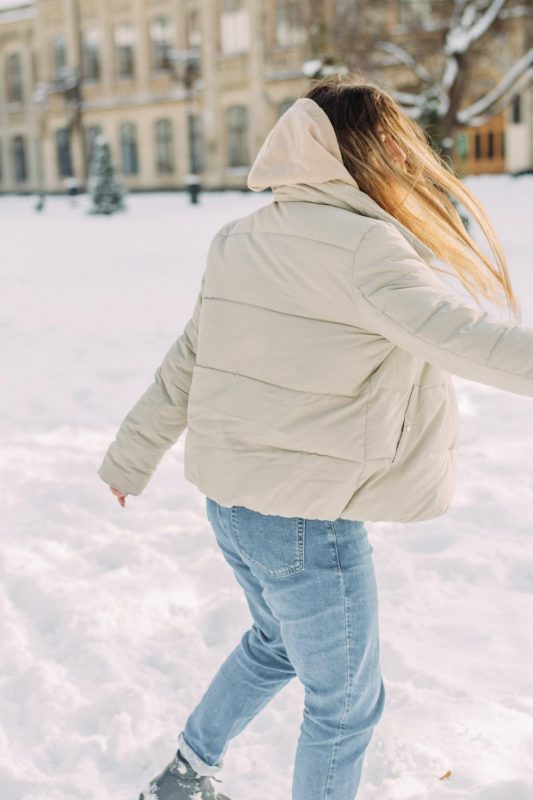 woman wearing a puffer jacket for winter styles fashion